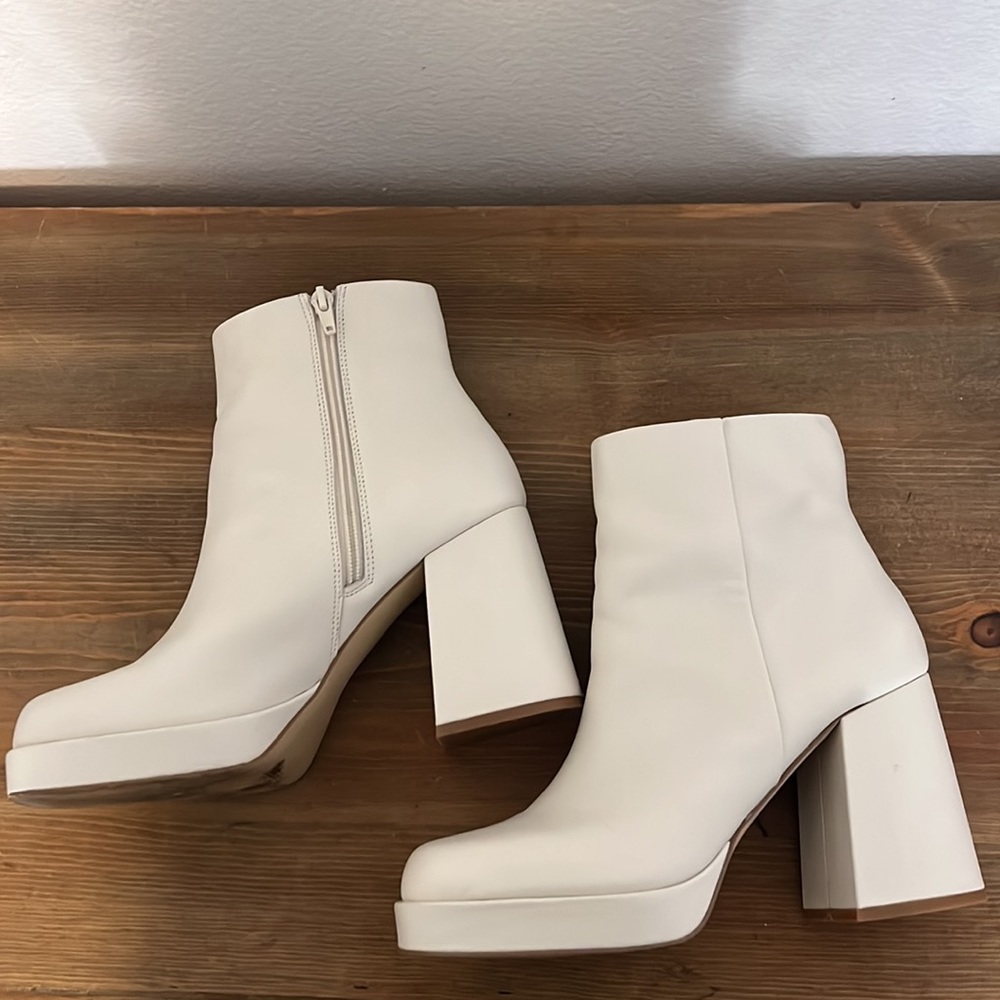Steve Madden Esmeralda Boot - Cream - Picture 2 of 4